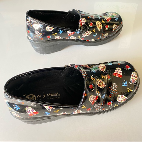 Easy Street Dia de Los Muertos Clogs - Picture 3 of 5